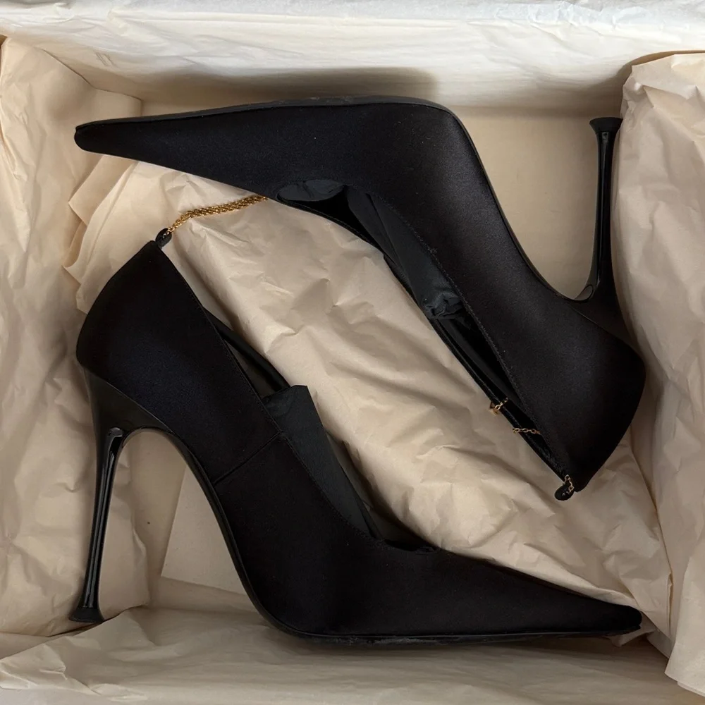 Saint Laurent Black Régine Satin Crepe Pumps with Gold Chain